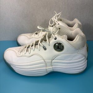 Men's Jordan Jumpman Team 1 sneakers in a white and University Blue colorway.